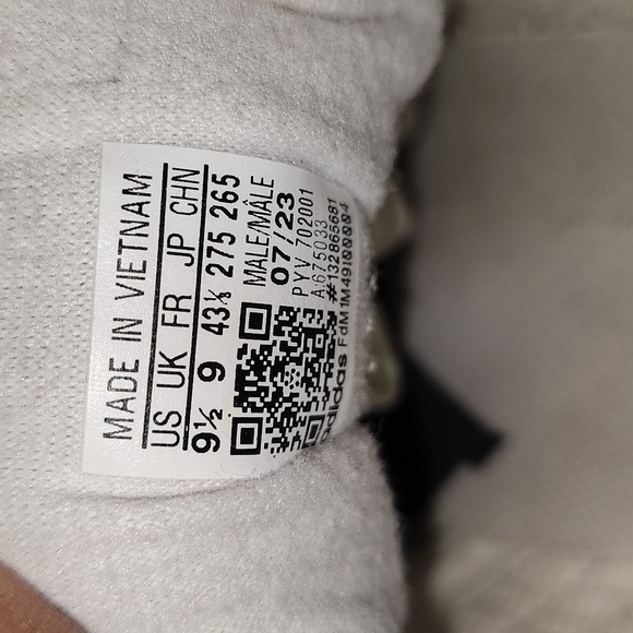 Like new Adidas samoa ,black and white in a size 9.5 - Picture 6 of 6